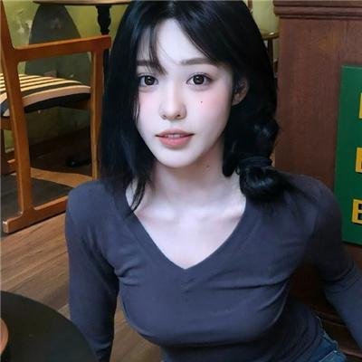 穿着旗袍的女孩